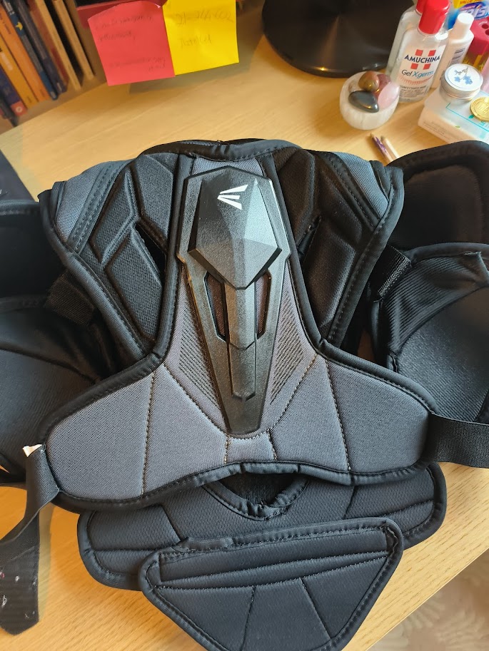 CORAZZA IN PERFETTO STATO USATA UNA STAGIONE